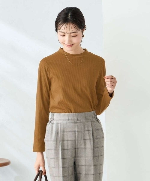 a.v.v（アーヴェヴェ）の「プチハイネックテレコカットソー（Tシャツ/カットソー・レディース・マスタード/アイボリー/ホワイト/ブラック・42/40/36/38）」の6枚目の写真