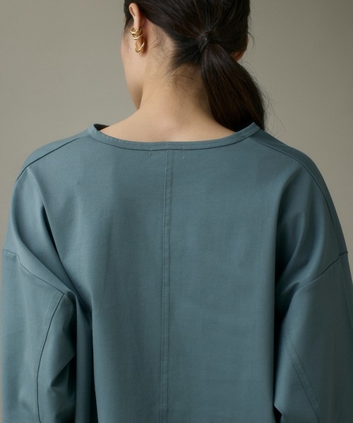I.T.'S international(イッツインターナショナル)の「すべすべコットンポンチ キーネックオーバーカットソー(Tシャツ/カットソー・レディース・ダークブラウン/ブルーグレー/オフホワイト・フリー)」の17枚目の写真