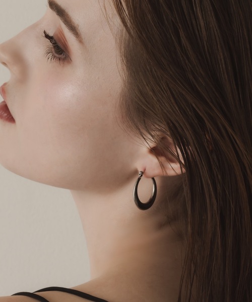 muku(ムク)の「PIERCE/GLOSS HOOP(ピアス(両耳用)・レディース・シルバー/ゴールド・FREE)」の7枚目の写真