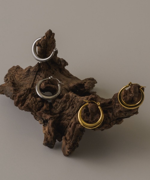 muku(ムク)の「PIERCE/GLOSS HOOP(ピアス(両耳用)・レディース・シルバー/ゴールド・FREE)」の6枚目の写真