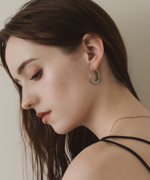 muku(ムク)の「PIERCE/GLOSS HOOP(ピアス(両耳用)・レディース・シルバー/ゴールド・FREE)」の8枚目の写真