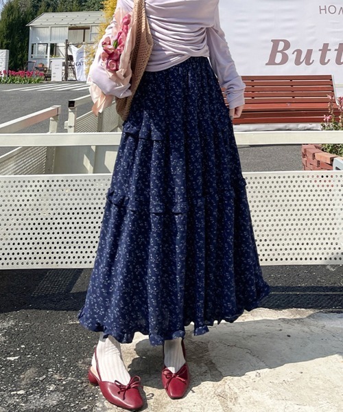 ReRe(リリ)の「花柄×ティアードロングスカート(スカート・レディース・ネイビー/ホワイト・FREE)」の1枚目の写真