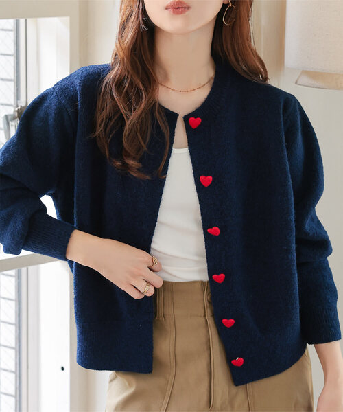 KOBE LETTUCE（コウベレタス）の「ハートボタン デザインニットカーディガン（カーディガン/ボレロ・レディース・ホワイト/ネイビー/グレー・M）」の3枚目の写真