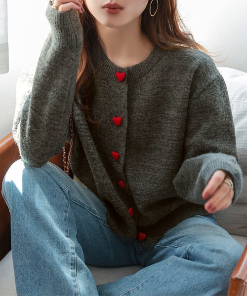 KOBE LETTUCE（コウベレタス）の「ハートボタン デザインニットカーディガン（カーディガン/ボレロ・レディース・ホワイト/ネイビー/グレー・M）」の9枚目の写真