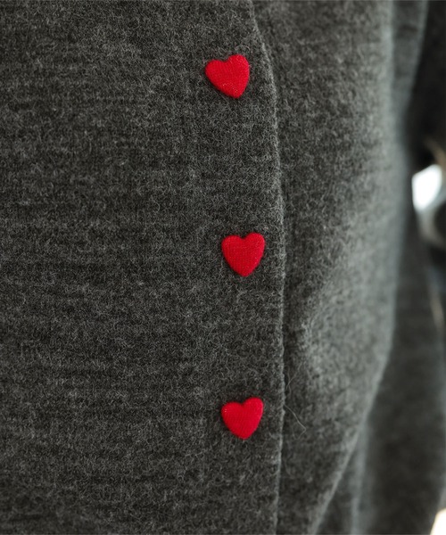 KOBE LETTUCE（コウベレタス）の「ハートボタン デザインニットカーディガン（カーディガン/ボレロ・レディース・ホワイト/ネイビー/グレー・M）」の7枚目の写真