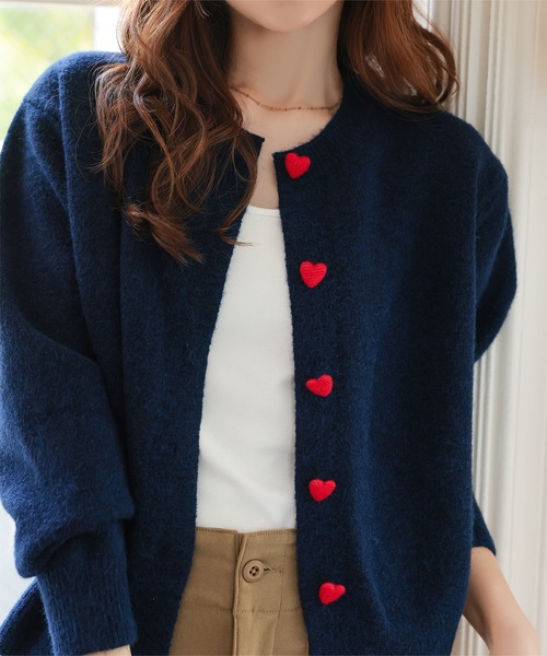 KOBE LETTUCE（コウベレタス）の「ハートボタン デザインニットカーディガン（カーディガン/ボレロ・レディース・ホワイト/ネイビー/グレー・M）」の6枚目の写真