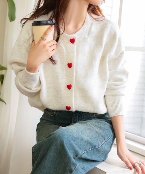 KOBE LETTUCE（コウベレタス）の「ハートボタン デザインニットカーディガン（カーディガン/ボレロ・レディース・ホワイト/ネイビー/グレー・M）」の10枚目の写真