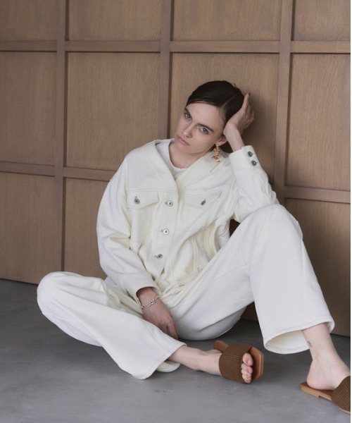 Muel Chic(ミュエルシック)の「Mintty jacket ミンティージャケット(ノーカラージャケット・レディース・ブラック/ホワイト/ネイビー・FREE)」の4枚目の写真