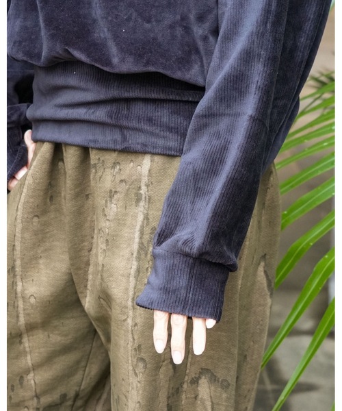 BILLABONG(ビラボン)の「BILLABONG レディース KNIT VELOURS × RIB セーター 【2025年秋冬モデル】 @autumn /ビラボンセットアップ対応ロゴワンポイントクロップド丈プルオーバークルーネックトップス(その他トップス・レディース・ブラック/アイボリー・MEDIUM/LARGE)」の16枚目の写真
