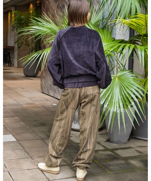 BILLABONG(ビラボン)の「BILLABONG レディース KNIT VELOURS × RIB セーター 【2025年秋冬モデル】 @autumn /ビラボンセットアップ対応ロゴワンポイントクロップド丈プルオーバークルーネックトップス(その他トップス・レディース・ブラック/アイボリー・MEDIUM/LARGE)」の11枚目の写真