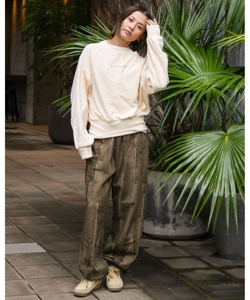 BILLABONG(ビラボン)の「BILLABONG レディース KNIT VELOURS × RIB セーター 【2025年秋冬モデル】 @autumn /ビラボンセットアップ対応ロゴワンポイントクロップド丈プルオーバークルーネックトップス(その他トップス・レディース・ブラック/アイボリー・MEDIUM/LARGE)」の19枚目の写真