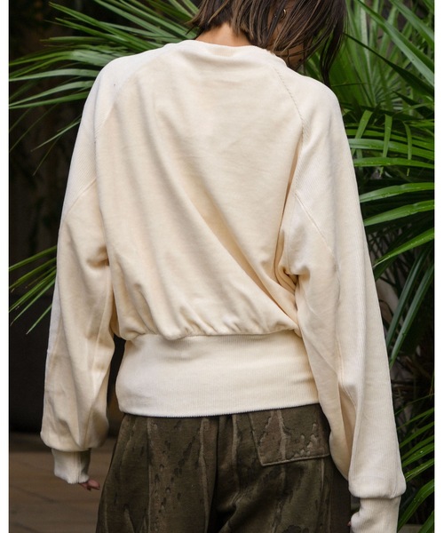 BILLABONG(ビラボン)の「BILLABONG レディース KNIT VELOURS × RIB セーター 【2025年秋冬モデル】 @autumn /ビラボンセットアップ対応ロゴワンポイントクロップド丈プルオーバークルーネックトップス(その他トップス・レディース・ブラック/アイボリー・MEDIUM/LARGE)」の8枚目の写真