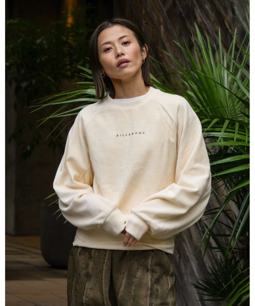 BILLABONG(ビラボン)の「BILLABONG レディース KNIT VELOURS × RIB セーター 【2025年秋冬モデル】 @autumn /ビラボンセットアップ対応ロゴワンポイントクロップド丈プルオーバークルーネックトップス(その他トップス・レディース・ブラック/アイボリー・MEDIUM/LARGE)」の22枚目の写真