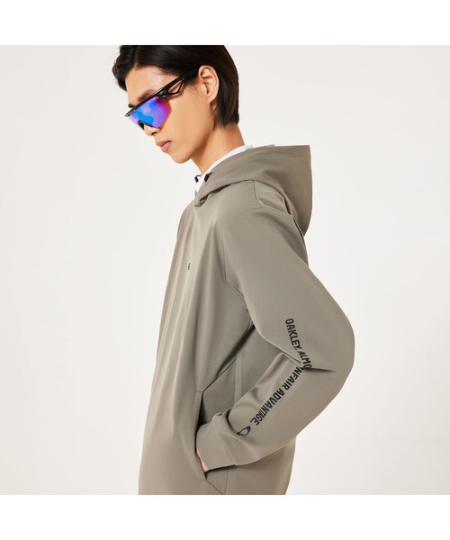 OAKLEY(オークリー)の「オークリー O-SYNC PACK PULLOVER HOODIE/フーディー・プルオーバー/ゴルフ/カジュアル/吸汗速乾/ストレッチ/軽量/MENS/メンズ/OAKLEY(パーカー・メンズ・ブラック/オリーブ・M/L/S/XL)」の16枚目の写真