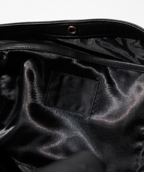 bukht（ブフト）の「bukht / ブフト LEATHER NEWS PAPER BAG MEDIUM レザー ニュースペーパーバッグ（ショルダーバッグ・メンズ・ブラック・FREE）」の9枚目の写真