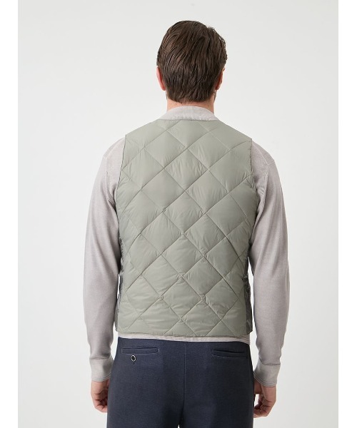 AOURE(アウール)の「TAION× AOURE ドレスダウンジレ(ダウンベスト・メンズ・ライトグレー/ブラック・MEDIUM/LARGE/X-LARGE)」の10枚目の写真