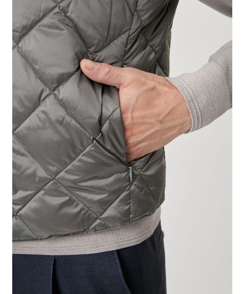 AOURE(アウール)の「TAION× AOURE ドレスダウンジレ(ダウンベスト・メンズ・ライトグレー/ブラック・MEDIUM/LARGE/X-LARGE)」の12枚目の写真