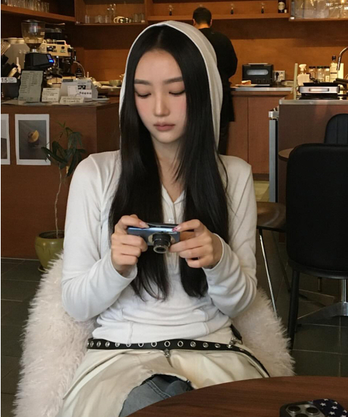 FLAREUP(フレアアップ)の「Button Up Lace Hoodie (FL-148_Cream Beige)(パーカー・レディース・アイボリー・OS)」の4枚目の写真
