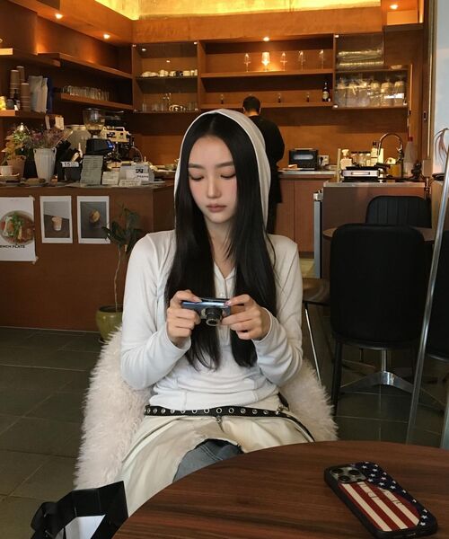 FLAREUP(フレアアップ)の「Button Up Lace Hoodie (FL-148_Cream Beige)(パーカー・レディース・アイボリー・OS)」の7枚目の写真
