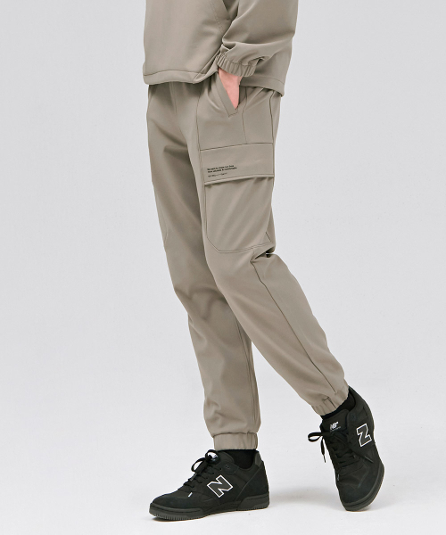 CHASECULT（チェイスカルト）の「男性トリコット裏起毛カーゴジョガーパンツ-ベージュ（スウェットパンツ・メンズ・Beige・70/76/82/86）」の2枚目の写真