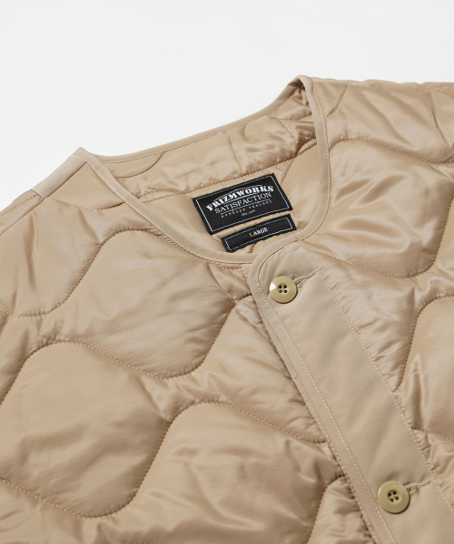 FRIZMWORKS(フリズムワークス)の「M1965 FIELD LINER JACKET 005 _ TAN(ダウンジャケット/コート・メンズ・その他・SMALL/MEDIUM/LARGE/X-LARGE)」の4枚目の写真