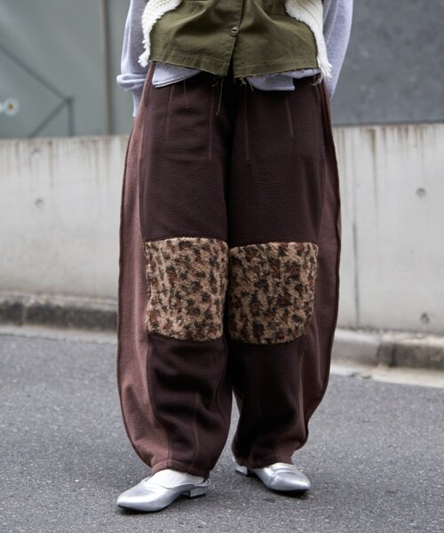 etsinta（エシンタ）の「【etsinta/エシンタ】リメイクフリースカーブパンツ（その他パンツ・レディース・ブラウン/チャコールグレー/アイボリー・ONE SIZE）」の3枚目の写真
