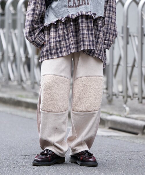 etsinta（エシンタ）の「【etsinta/エシンタ】リメイクフリースカーブパンツ（その他パンツ・レディース・ブラウン/チャコールグレー/アイボリー・ONE SIZE）」の2枚目の写真