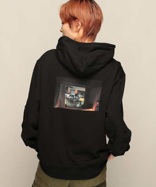 YEN TOWN MARKET(イェンタウンマーケット)の「【Jiro Konami】小浪次郎 SHIBUYA SUNSET フーディ(パーカー・メンズ・ブラック/ヘザーグレー・M/L/XL)」の1枚目の写真