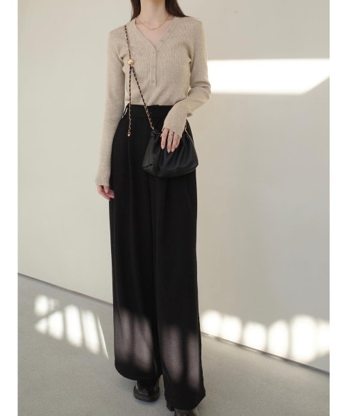 amel（エイメル）の「ボタンブイネックカーディガン / ベージュ（ニット/セーター・レディース・ベージュ・FREE）」の9枚目の写真