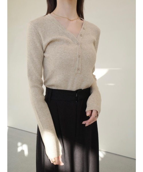 amel（エイメル）の「ボタンブイネックカーディガン / ベージュ（ニット/セーター・レディース・ベージュ・FREE）」の13枚目の写真