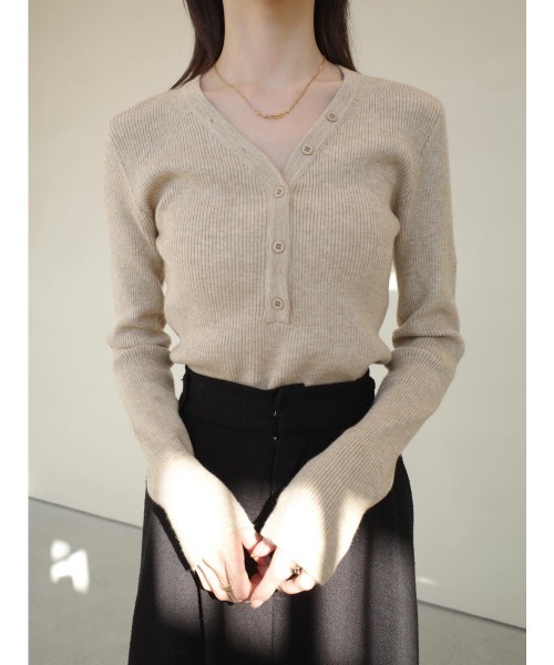 amel（エイメル）の「ボタンブイネックカーディガン / ベージュ（ニット/セーター・レディース・ベージュ・FREE）」の15枚目の写真