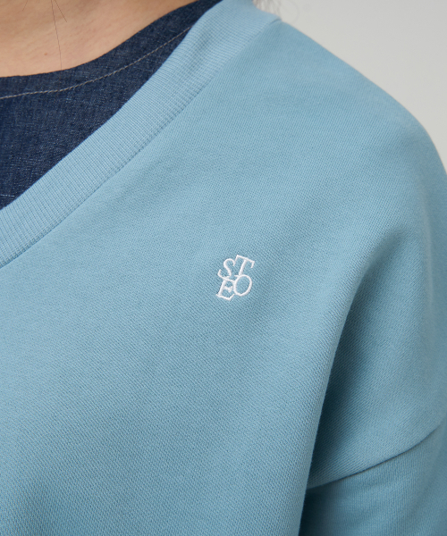 SELITIO(セレティオ)の「オーバーサイズVネックスウェットシャツブルー(スウェット・メンズ・ブルー・SMALL/MEDIUM/LARGE/X-LARGE)」の4枚目の写真
