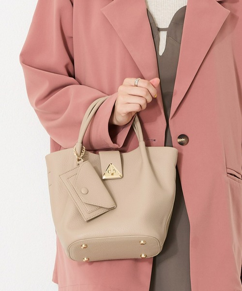 31 Sons de mode（トランテアン　ソン　ドゥ　モード）の「タックハンドバッグ（ハンドバッグ・レディース・ベージュ/ホワイト/ブラック・ﾌﾘ-）」の3枚目の写真