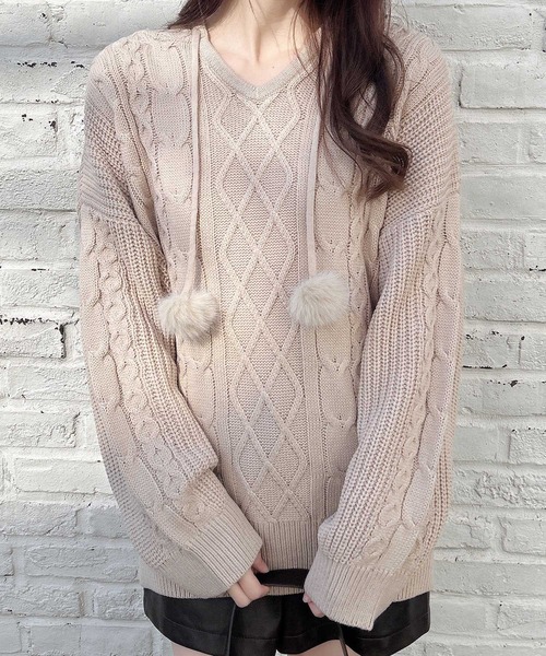 INGNI（イング）の「ポンポン付ケーブルチュニックニットパーカー（パーカー・レディース・グレー/アイボリー/ベージュ・M）」の3枚目の写真