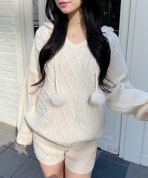 INGNI（イング）の「ポンポン付ケーブルチュニックニットパーカー（パーカー・レディース・グレー/アイボリー/ベージュ・M）」の4枚目の写真