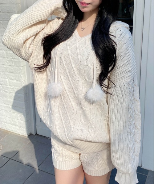 INGNI（イング）の「ポンポン付ケーブルチュニックニットパーカー（パーカー・レディース・グレー/アイボリー/ベージュ・M）」の5枚目の写真