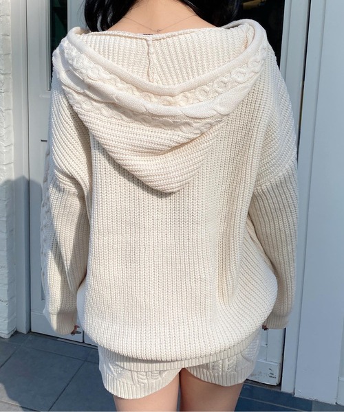 INGNI（イング）の「ポンポン付ケーブルチュニックニットパーカー（パーカー・レディース・グレー/アイボリー/ベージュ・M）」の8枚目の写真