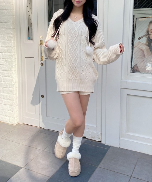 INGNI（イング）の「ポンポン付ケーブルチュニックニットパーカー（パーカー・レディース・グレー/アイボリー/ベージュ・M）」の10枚目の写真