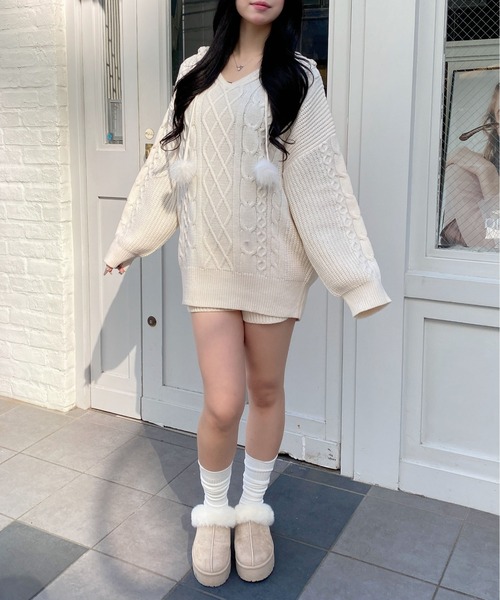 INGNI（イング）の「ポンポン付ケーブルチュニックニットパーカー（パーカー・レディース・グレー/アイボリー/ベージュ・M）」の11枚目の写真