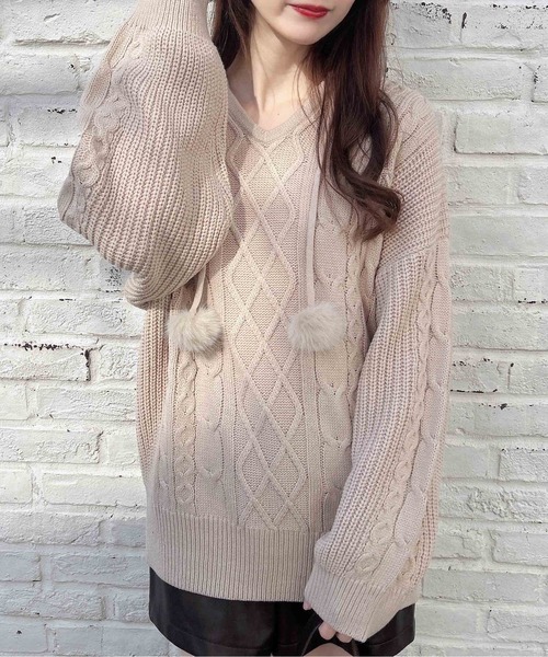 INGNI（イング）の「ポンポン付ケーブルチュニックニットパーカー（パーカー・レディース・グレー/アイボリー/ベージュ・M）」の17枚目の写真