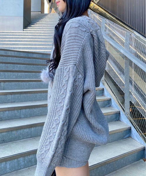 INGNI（イング）の「ポンポン付ケーブルチュニックニットパーカー（パーカー・レディース・グレー/アイボリー/ベージュ・M）」の12枚目の写真