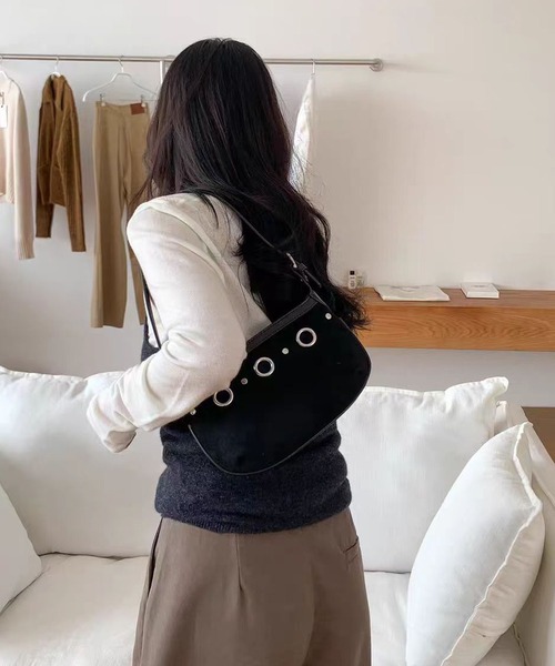 NuNuNa(ヌヌナ)の「【NuNuNa】リングデザインスエードタッチハンドバッグ(ハンドバッグ・レディース・ブラウン/ベージュ系/ネイビー/イエロー系/ブラック・FREE)」の6枚目の写真