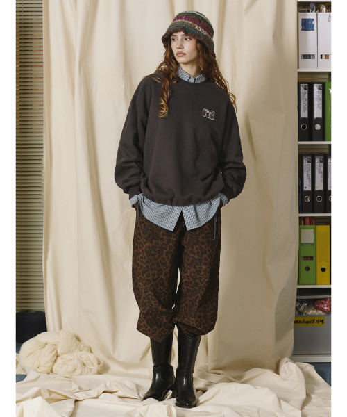 Between A and B（ビトウィーンエイアンドビー）の「レギュラーストリング裏起毛スウェットシャツ[チャコール]（スウェット・レディース・チャコール・FREE）」の2枚目の写真