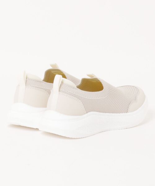 BETTY CLUB（ベティクラブ）の「chocoZAP (チョコザップ) 超軽量 スリッポンメッシュスニーカー（スニーカー・レディース・ブラック/ベージュ/ネイビー・22.5cm/23.0cm/23.5cm/24.0cm/24.5cm）」の7枚目の写真