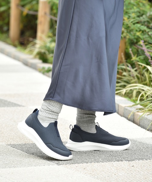 BETTY CLUB（ベティクラブ）の「chocoZAP (チョコザップ) 超軽量 スリッポンメッシュスニーカー（スニーカー・レディース・ブラック/ベージュ/ネイビー・22.5cm/23.0cm/23.5cm/24.0cm/24.5cm）」の3枚目の写真