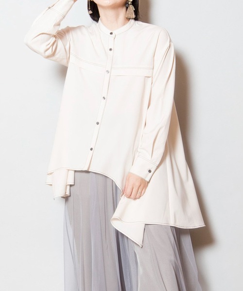 OSMOSIS（オズモーシス）の「アシンメトリーフレアーブラウス（シャツ/ブラウス・レディース・ライトパープル/ブラック/アイボリー・ONE SIZE）」の2枚目の写真