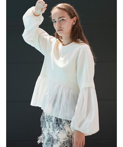 ELENDEEK（エレンディーク）の「タフタペプラムカットソー（Tシャツ/カットソー・レディース・オフホワイト/グレー/ネイビー・FREE）」の2枚目の写真