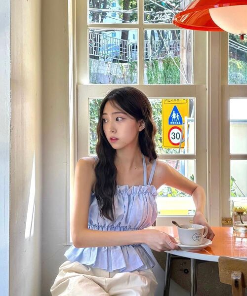 LULUCHOU(ルルシュ)の「Shirring Glitter Bustier - SKY BLUE(Tシャツ/カットソー・レディース・スカイブルー・FREE)」の6枚目の写真