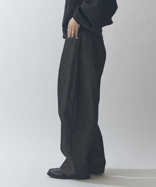 Lui's（ルイス）の「リジットタックバルーンデニムパンツ（デニムパンツ・メンズ・インディゴブルー/ブラック・30/32/34）」の4枚目の写真