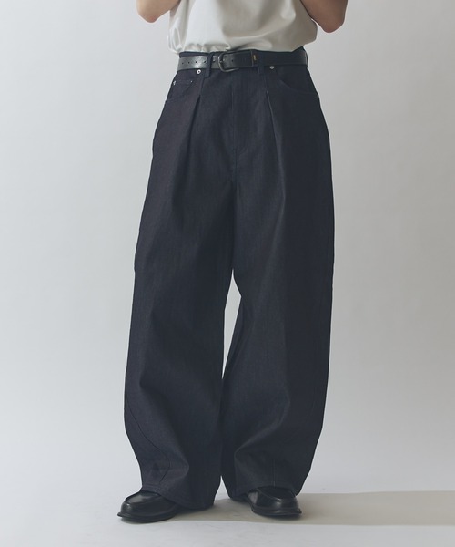 Lui's（ルイス）の「リジットタックバルーンデニムパンツ（デニムパンツ・メンズ・インディゴブルー/ブラック・30/32/34）」の9枚目の写真